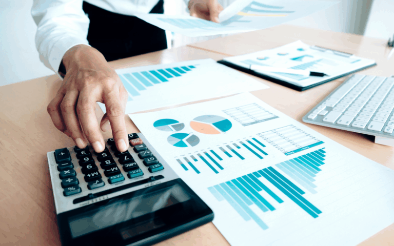 Présentation détaillée du module SAP FI/CO, couvrant les fonctionnalités de comptabilité et de contrôle.